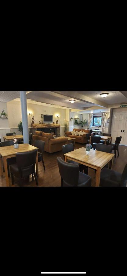 The Countryman Inn Llantrisant  Eksteriør bilde