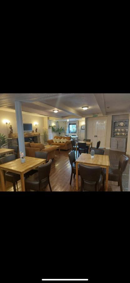 The Countryman Inn Llantrisant  Eksteriør bilde